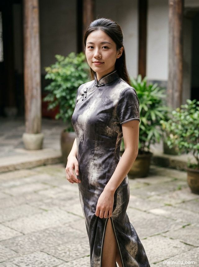 亚洲旗袍美女写真｜庭院暖色侧光俯拍摄影图集